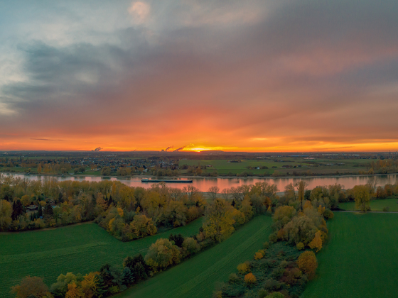 Sonnenuntergang über dem Rhein